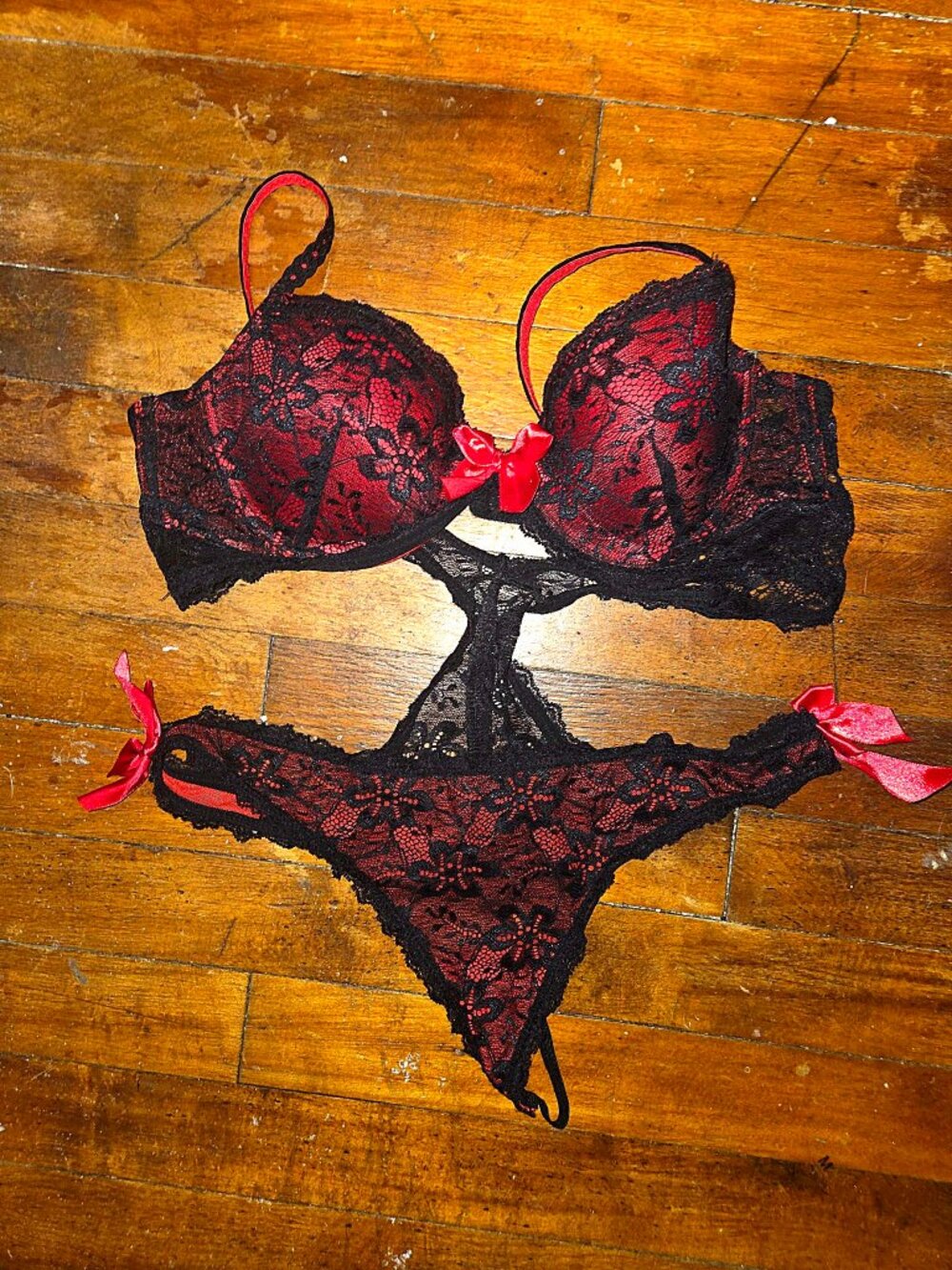 Red Black Lace Lingerie Set Bra Thong Size Large, Unworn
